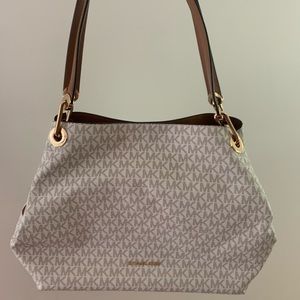 Micheal Kors Purse ORIGINAL CONDITION NEW